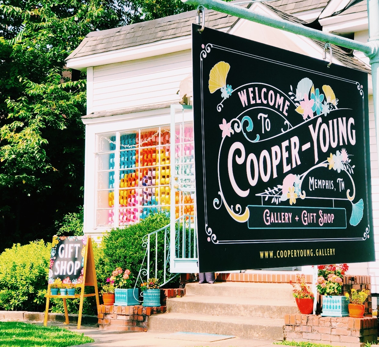A sign welcoming visitors to Cooper Young, an ideal neighborhood for those moving to Memphis.